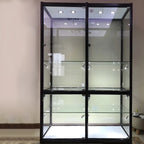 Vitrine rectangulaire contemporaine en verre noir