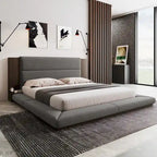 Lit rembourré King Gray Floor à profil bas avec tête de lit en bois étendue, étagères de chevet intégrées